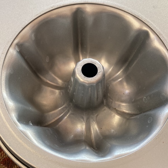 Pampered Chef Mini Bundt pan - Picture 6 of 6